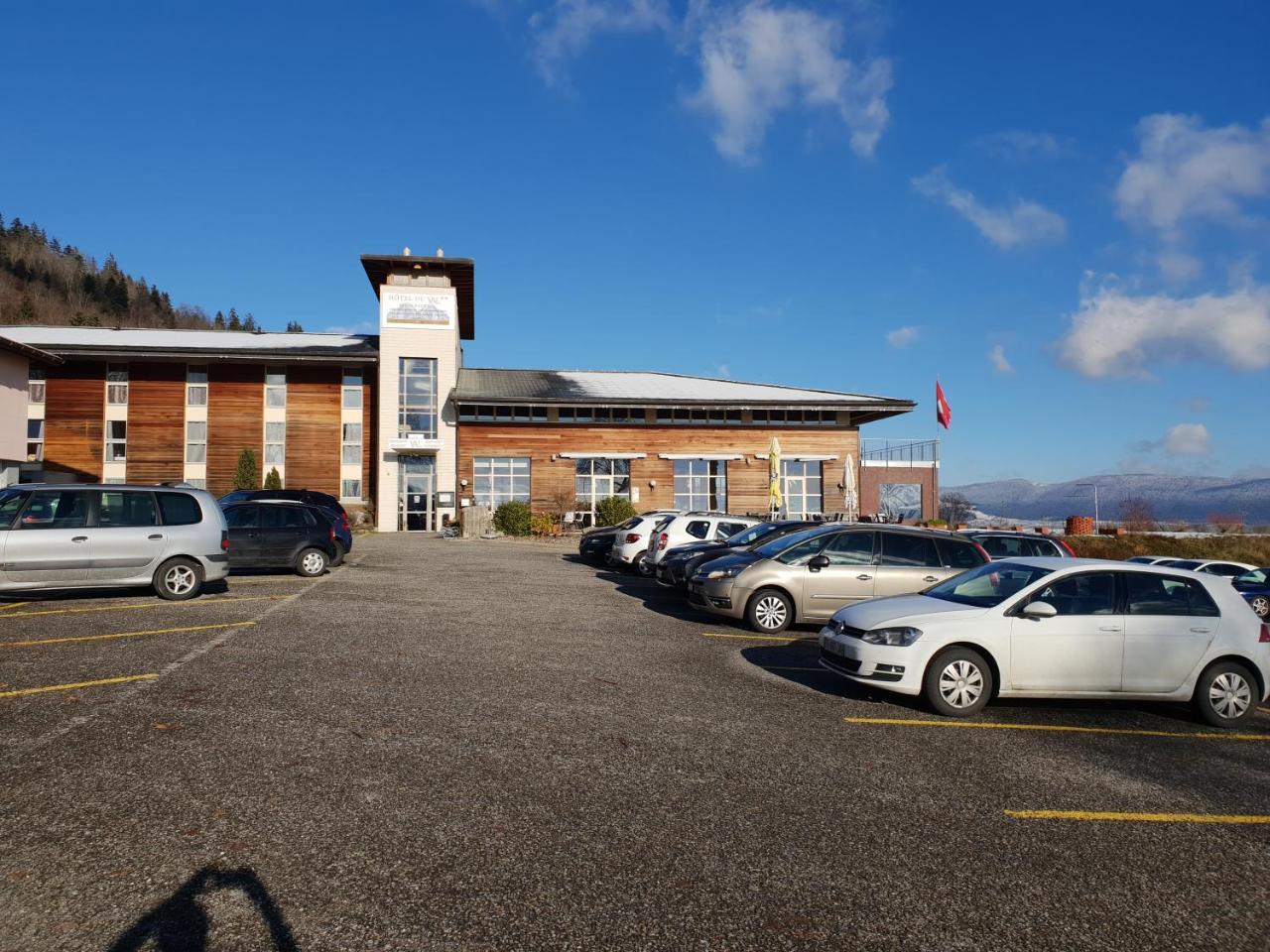 Hotel Du Val Cernier Exterior photo